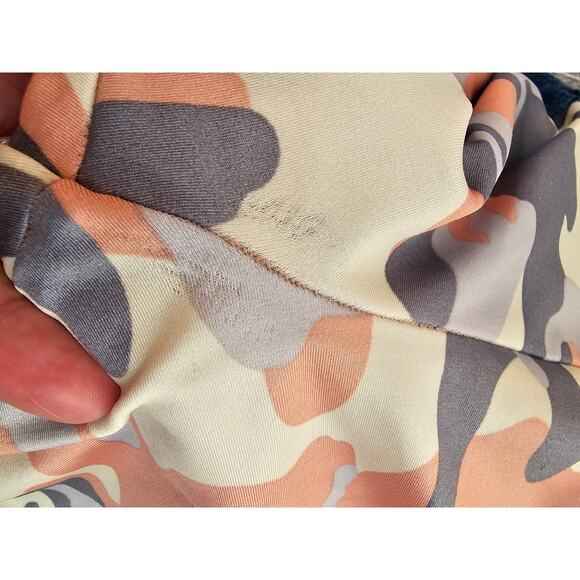 Koral Camo Lustrous High Rise Leggings in Rose Quartz Camo size Midium - Picture 9 of 9